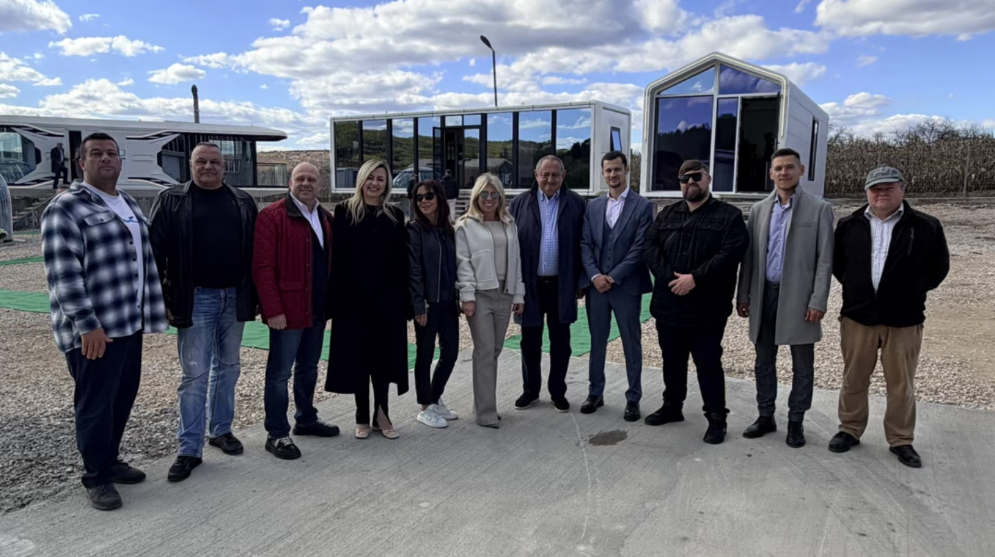 Erster Showroom für Kapselhäuser in Moldawien eröffnet – Deutschland folgt.